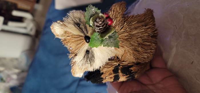 Фотография покупателя товара Фигурка новогодняя «Енотик с новогодними веточками», 7×10×11 см - Фото 1