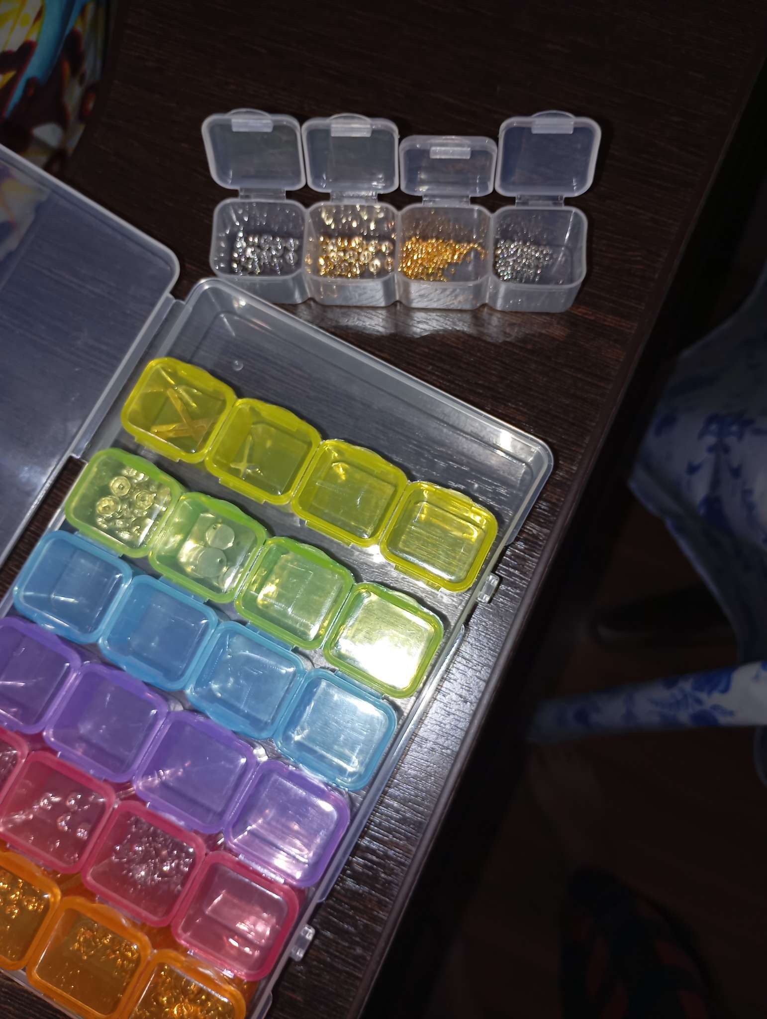 Фотография покупателя товара Подставка под украшения QF, с футлярами 28 мест, 17×11×2.5 см, разноцветная - Фото 2