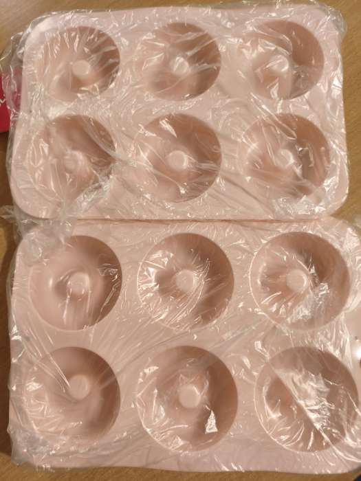 Фотография покупателя товара Форма для выпечки Доляна «Пончик», силикон, 26×18×2.5 см, 6 ячеек (d=7 см), розовая - Фото 29