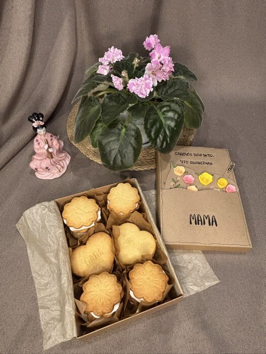 Фотография покупателя товара Коробка подарочная складная, упаковка, крышка - дно, с окном, крафт, 20×20×6 см - Фото 1