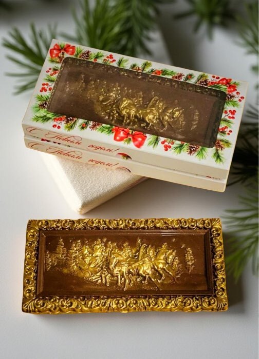 Фотография покупателя товара Коробка для шоколада «С Новым годом!», с окном, 9×1.5×18 см - Фото 2