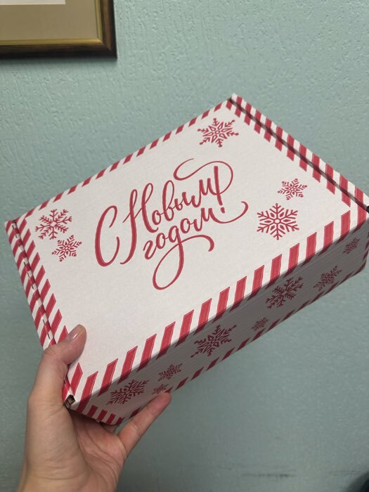 Фотография покупателя товара Коробка новогодняя складная «Снежинки», бурый, 27×21×9 см, Новый год - Фото 2