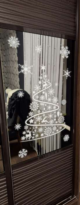 Фотография покупателя товара Наклейки на окна многоразовые «Новый год: Хоровод снежинок», 50×70 см - Фото 2