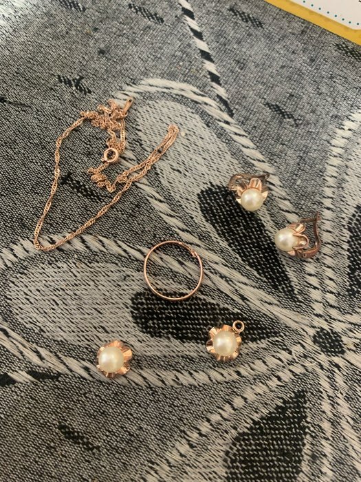 Фотография покупателя товара Гарнитур 3 предмета: серьги, кулон, кольцо безразмерное «Эдель» с жемчугом цветок, цвет белый в золоте, 45 см