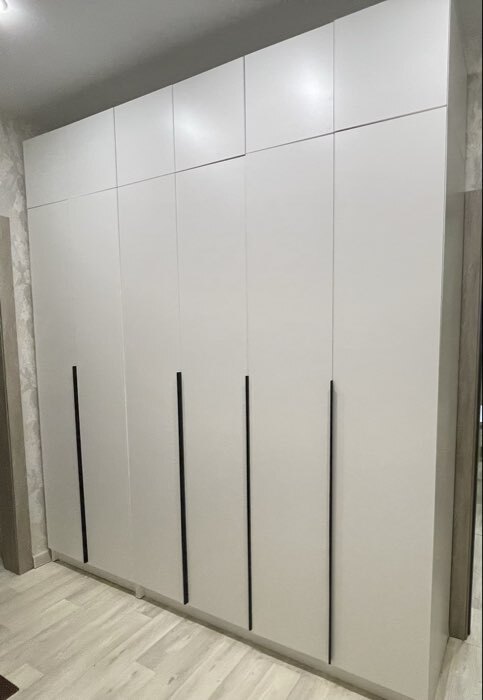 Фотография покупателя товара Шкаф прямой трёхстворчатый «Бруно», 1200×505×2216 мм, цвет белый - Фото 7