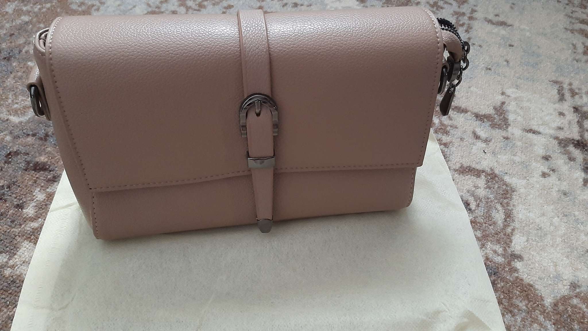 Фотография покупателя товара Сумка женская мессенджер на магнитах, 24×10×15 см, чёрная - Фото 7