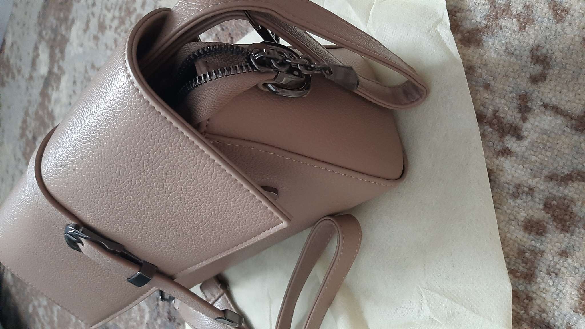 Фотография покупателя товара Сумка женская мессенджер на магнитах, 24×10×15 см, чёрная - Фото 6