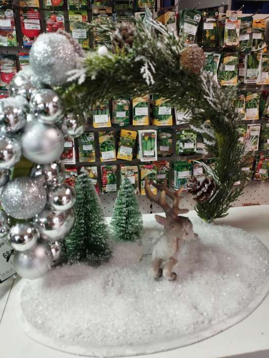 Фотография покупателя товара Декор «Ёлочка с цветными шарами», с текстильными игрушками, на подставке, 7×7×15 см - Фото 1