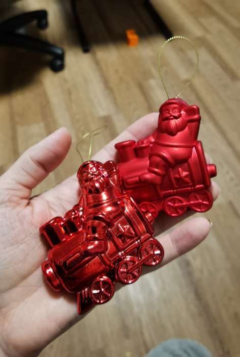 Фотография покупателя товара Украшение ёлочное "Дед Мороз на паровозе" (набор 4 шт) 7х6,5 см красный - Фото 1