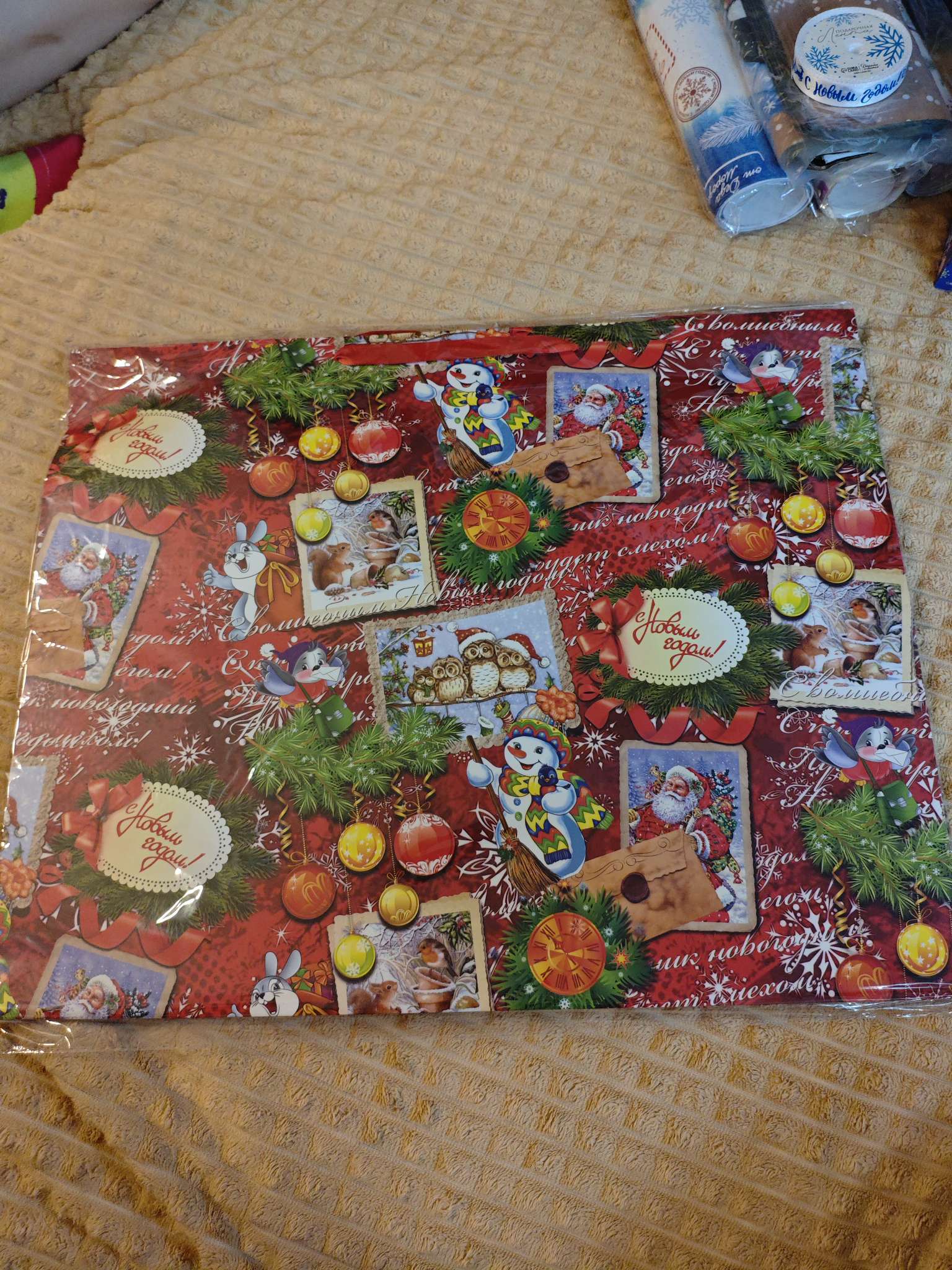 Фотография покупателя товара Пакет подарочный новогодний ламинированный горизонтальный «Олени», 49×40×19 см - Фото 2