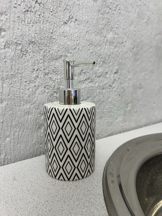 Фотография покупателя товара Дозатор для мыла Доляна «Марокко», 380 мл, белый - Фото 1