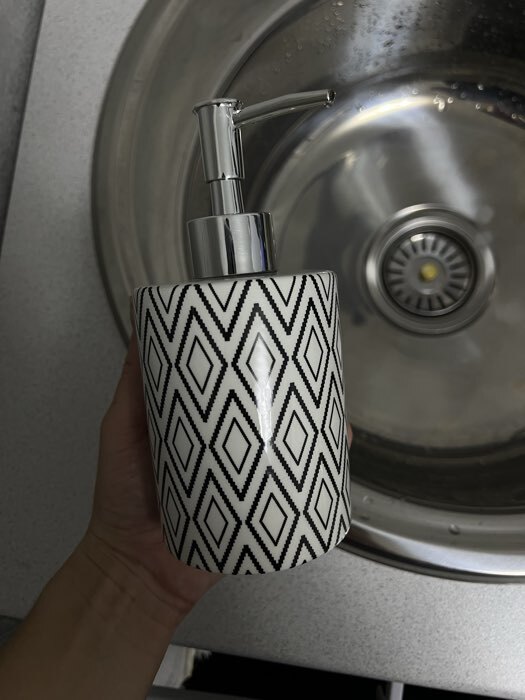 Фотография покупателя товара Дозатор для мыла Доляна «Марокко», 380 мл, белый - Фото 2