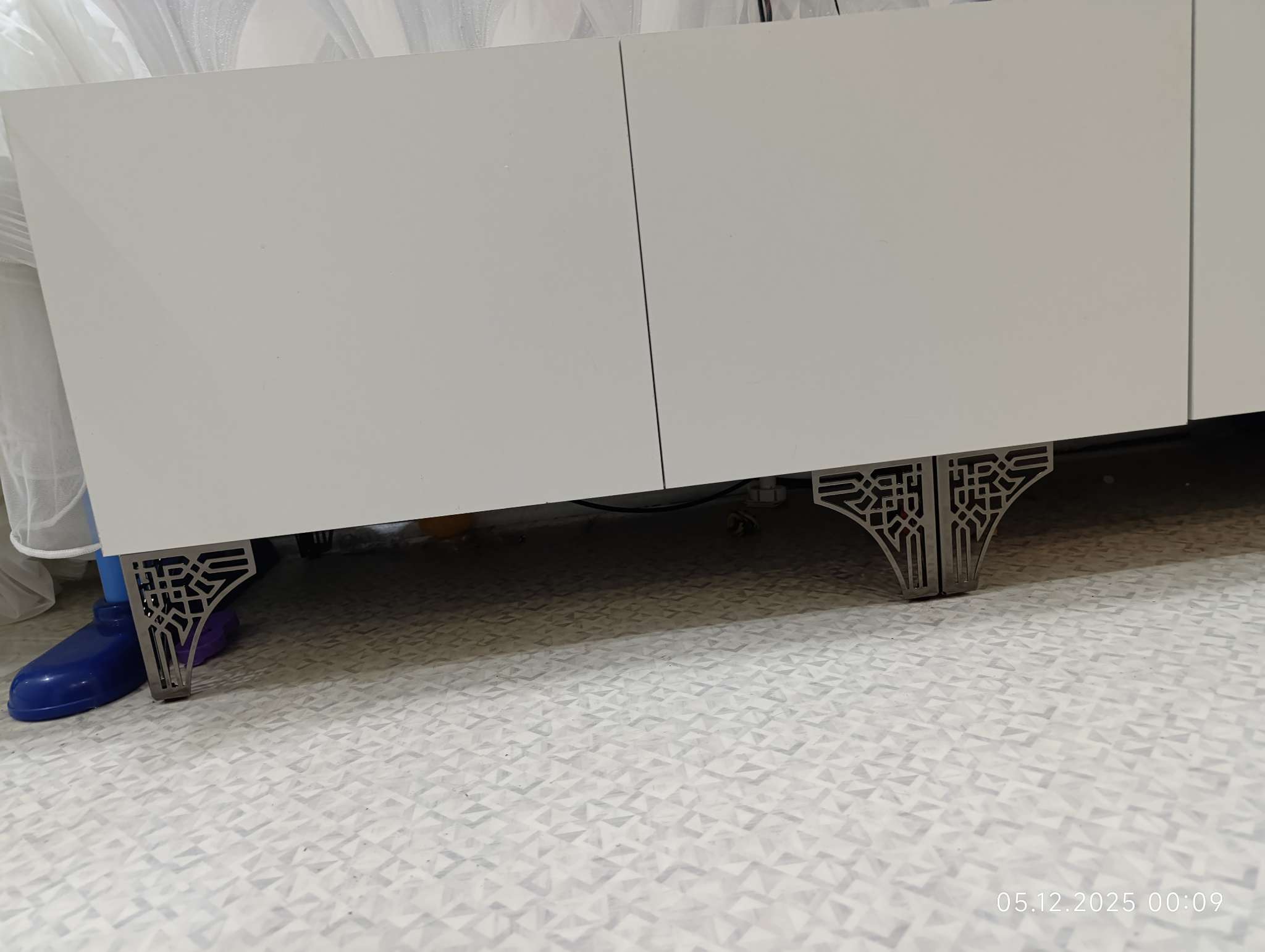 Фотография покупателя товара Опора мебельная CAPPIO OP01, резная, h=130 мм, 10.5×10.5 мм, цвет глянцевый черный - Фото 1