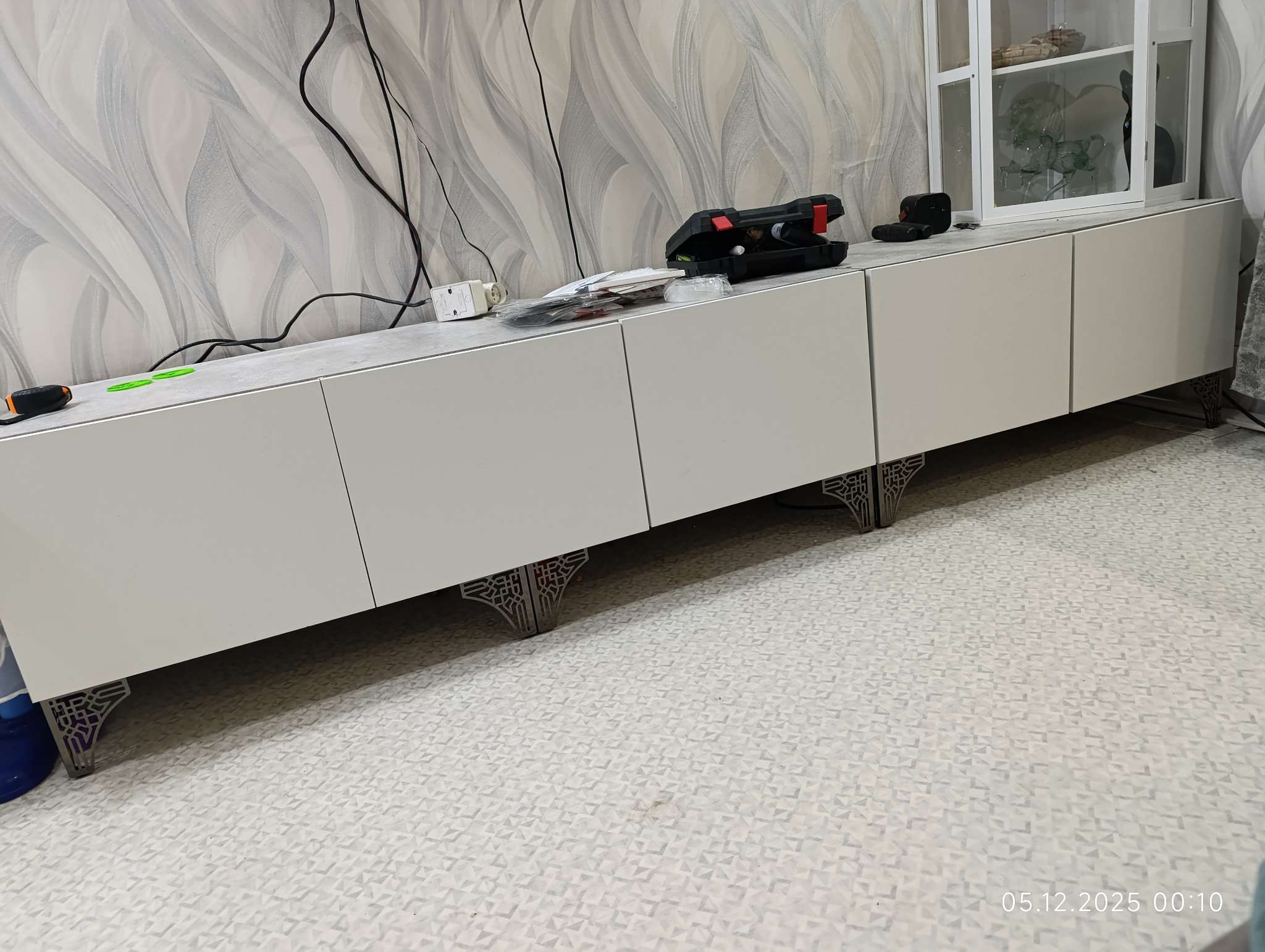 Фотография покупателя товара Опора мебельная CAPPIO OP01, резная, h=130 мм, 10.5×10.5 мм, цвет глянцевый черный - Фото 2