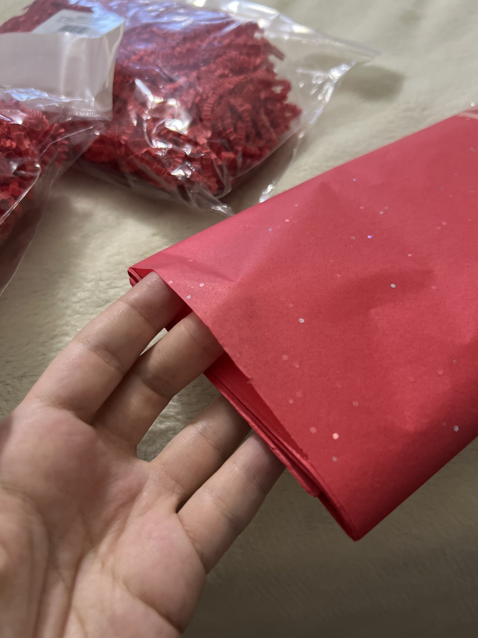 Фотография покупателя товара Бумага упаковочная тишью, «Конфетти», сиреневая, 50 см × 10 м - Фото 2