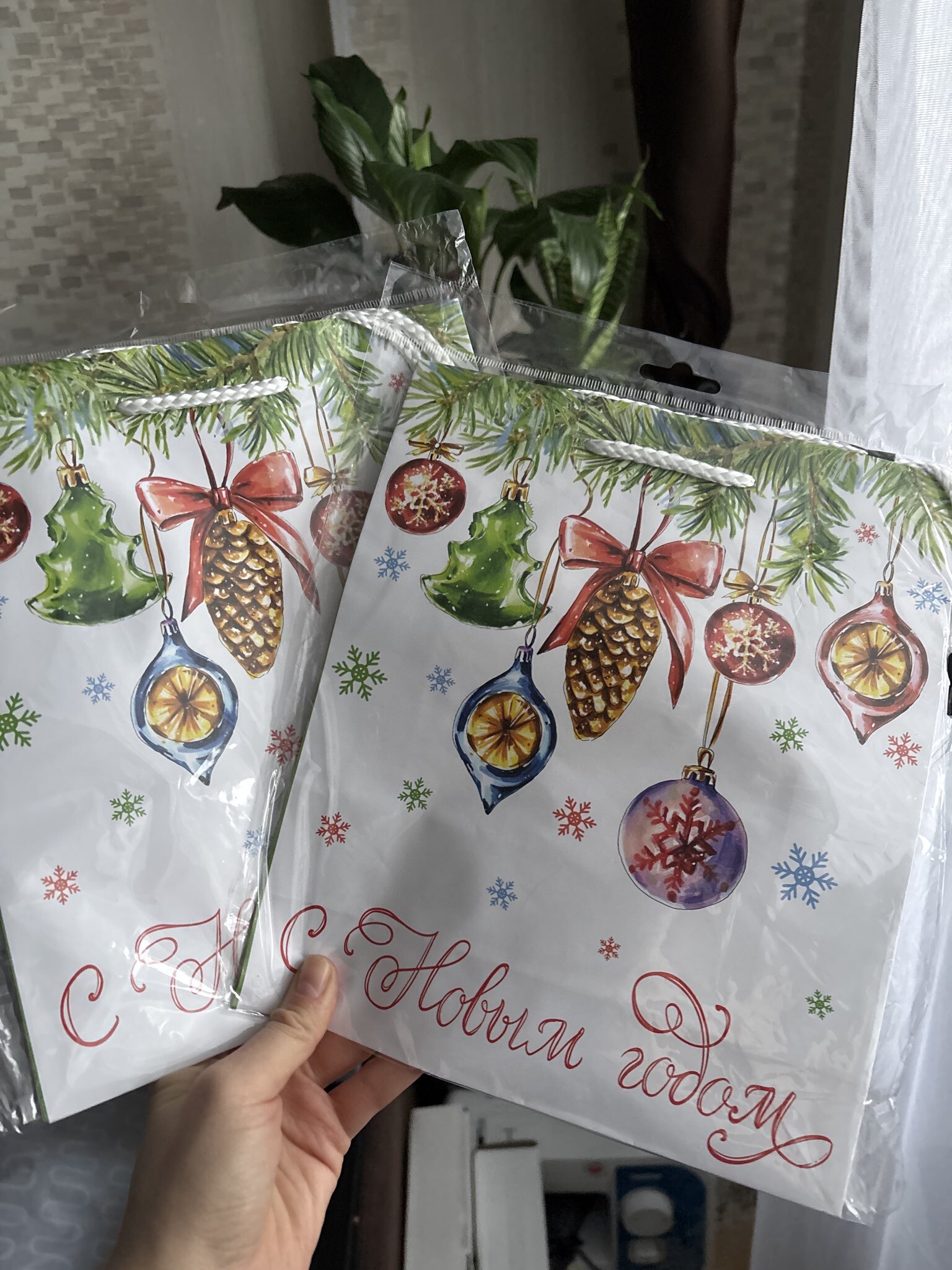 Фотография покупателя товара УЦЕНКА Пакет подарочный ламинированный новогодний «Новый год», ML 21×25×8 см, МИКС - Фото 18