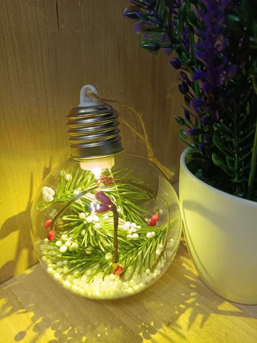 Фотография покупателя товара Ёлочный шар «Листочек», 1 LED, от батареек, свечение тёплое белое - Фото 3