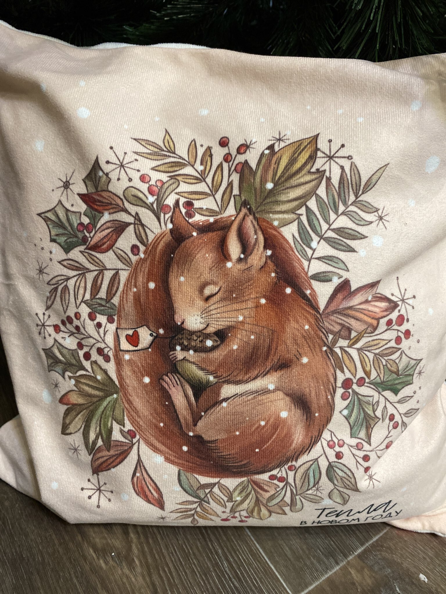 Фотография покупателя товара Наволочка декоративная новогодняя «Этель. Белочка» 40×40 см, велюр - Фото 1