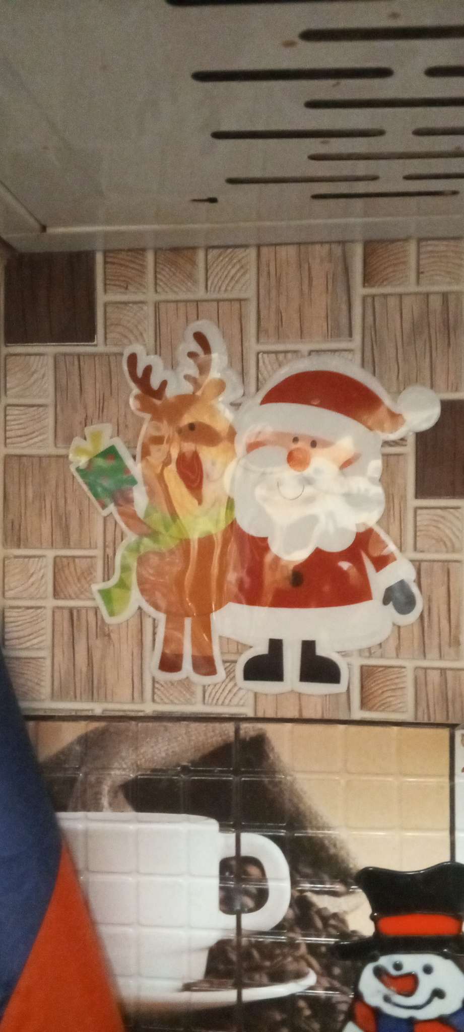 Фотография покупателя товара Наклейка на стекло «Дед Мороз с колокольчиками», 13.5×17.5 см - Фото 2