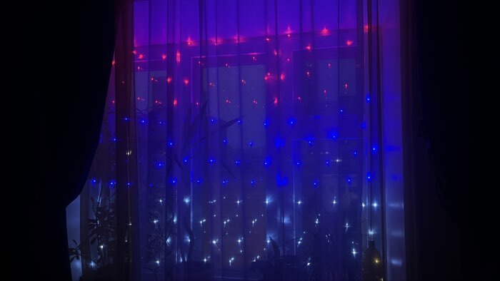 Фотография покупателя товара Гирлянда «Сеть» 1.6×1.6 м, IP20, прозрачная нить, 144 LED, свечение «Флаг России», 220 В - Фото 1