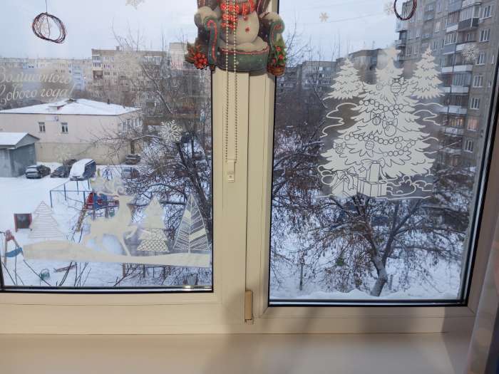 Фотография покупателя товара Наклейки на окна многоразовые «Новогодний оленёнок», 33×50 см - Фото 1