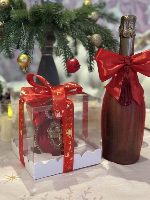 Фотография покупателя товара Коробка кондитерских изделий с ложементом, крафт, 15×15×14 см - Фото 2