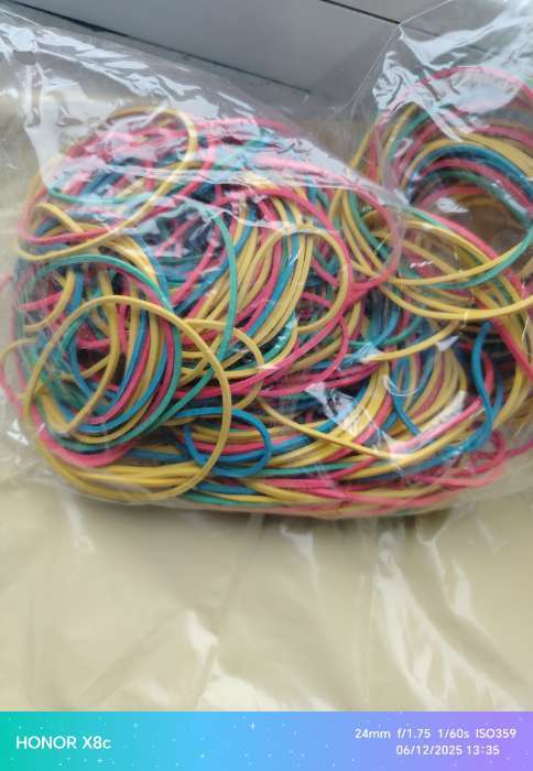 Фотография покупателя товара Банковская резинка, 50 г, диаметр 60 мм, длина 95 мм, сечение 1.7×1.7 мм, МИКС, в пакете - Фото 1