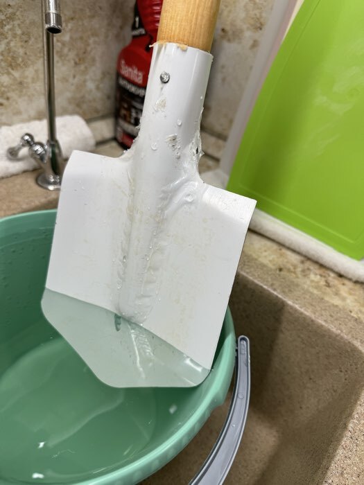 Фотография покупателя товара Лопата автомобильная, длина 57 см, деревянный черенок, цвет МИКС - Фото 2