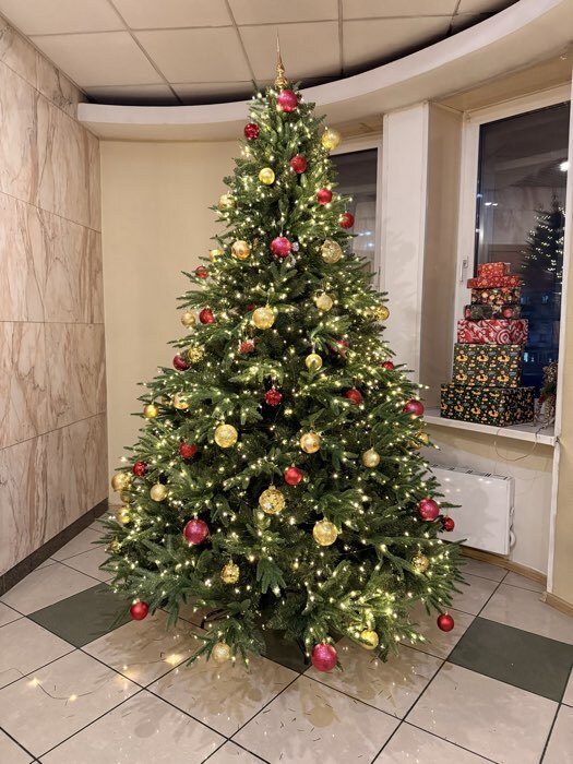 Фотография покупателя товара Искусственная ёлка «Зимнее волшебство. Королевская», 120 см, d нижнего яруса 88 см, 259 смешанные ветки шарнирные - Фото 2