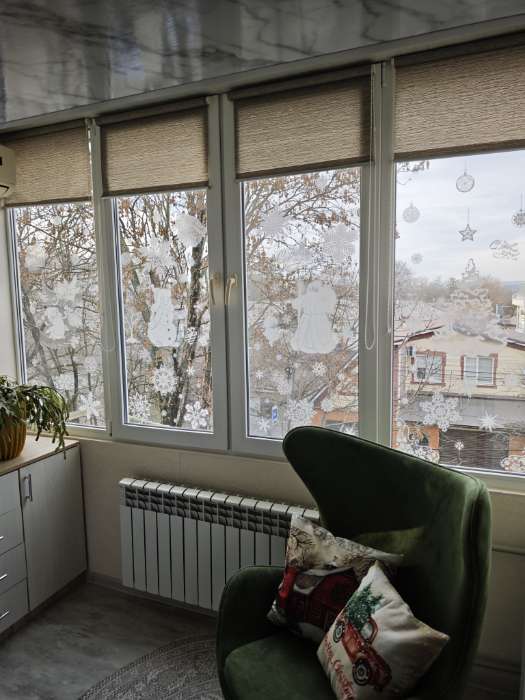 Фотография покупателя товара Наклейки на окна многоразовые «Новый год: Хоровод снежинок», 50×70 см - Фото 1