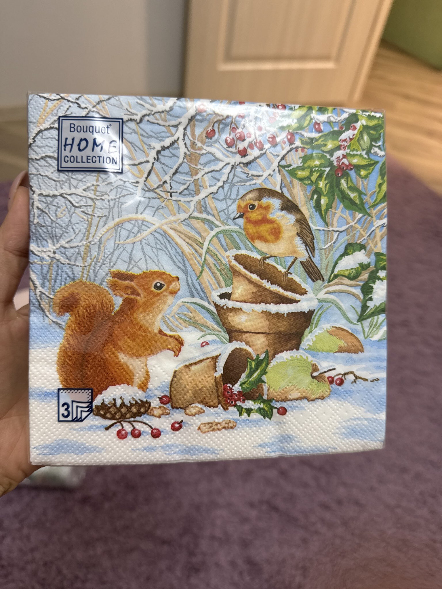 Фотография покупателя товара Салфетки новогодние бумажные Home Collection «Золотые украшения на красном», 3 слоя, 33×33 см, 20 шт. - Фото 1