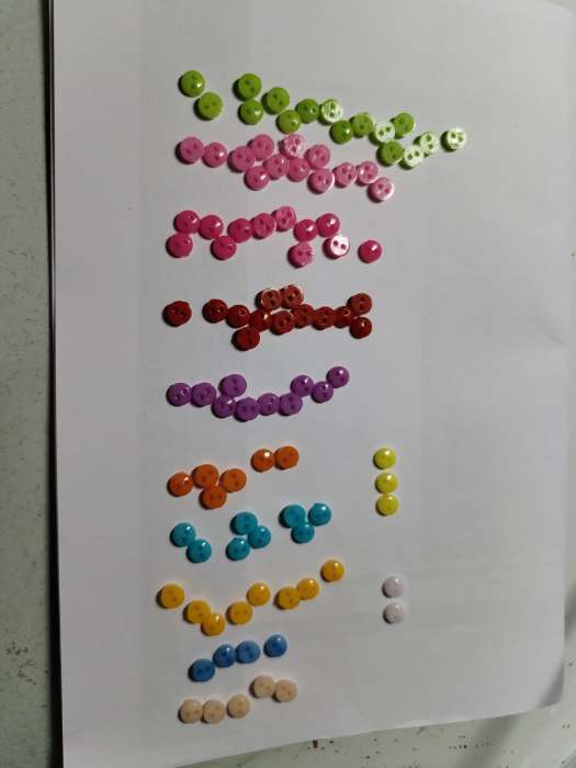 Фотография покупателя товара Пуговицы пластик для творчества 2 прокола "Цветные пуговички" набор 100 шт 0,6х0,6 см - Фото 2