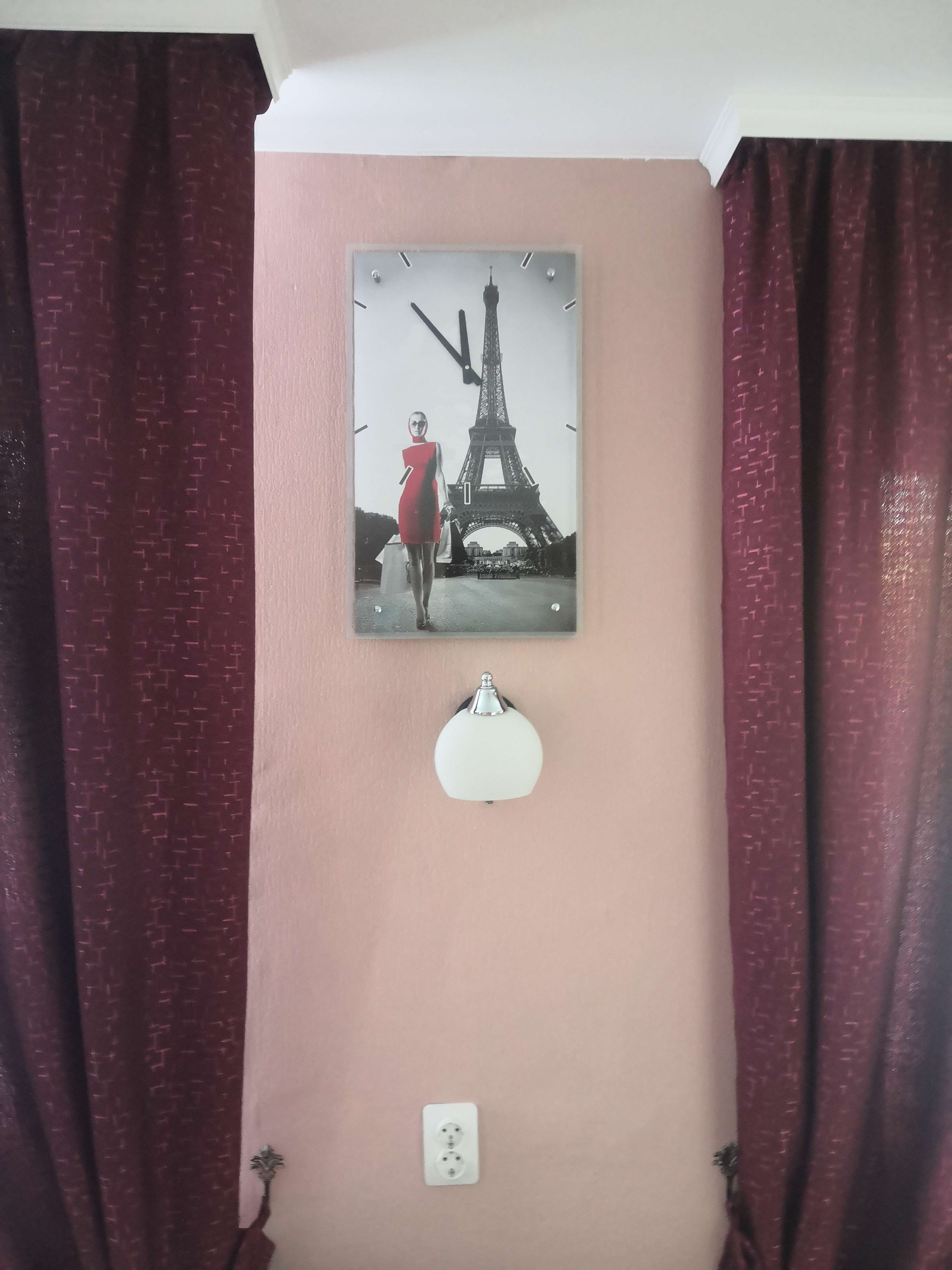 Фотография покупателя товара Часы-картина настенные, интерьерные "Девушка в красном платье в Париже", бесшумные, 35 х 60 см 11466 - Фото 1