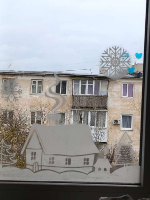 Фотография покупателя товара Наклейки на окна многоразовые «Новогодние снежинки», 33×50 см - Фото 11