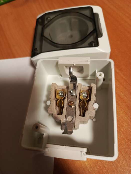 Фотография покупателя товара Розетка накладная, 16 А, с заземлением, уличная, IP44, одноместная, белая - Фото 2