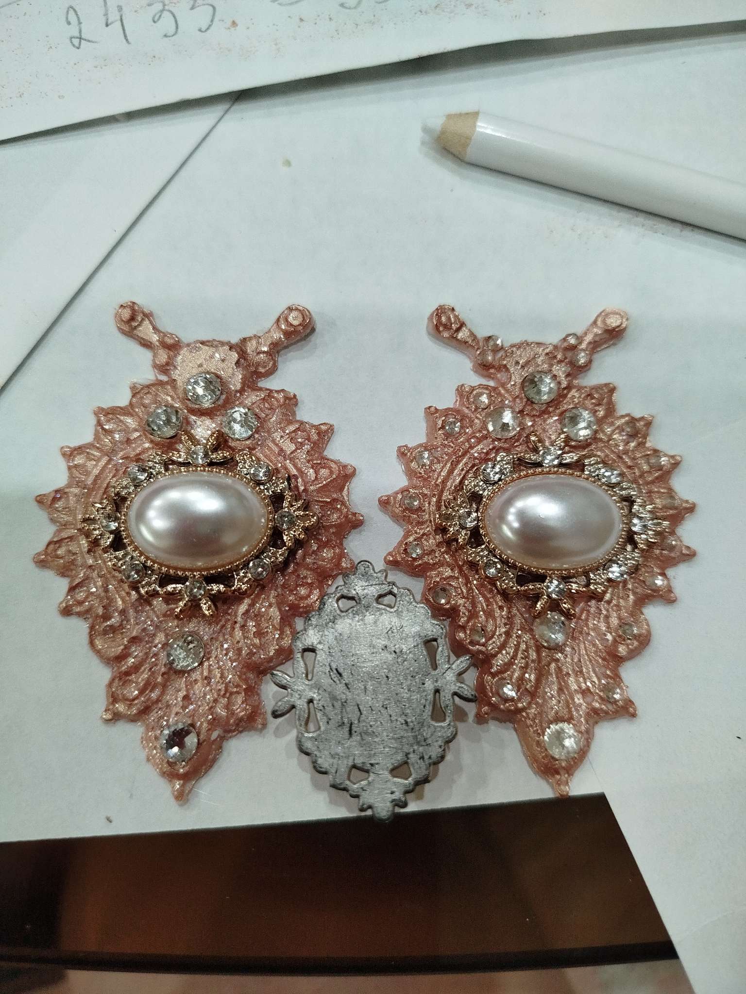 Фотография покупателя товара Декор для творчества пластик, стразы "Жемчужный овал в цветах" набор 10 шт 2,3х3,2 см - Фото 1