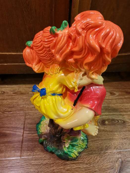 Фотография покупателя товара Садовая фигура "Мальчик с девочкой", разноцветная, гипс, 50 см, микс - Фото 2