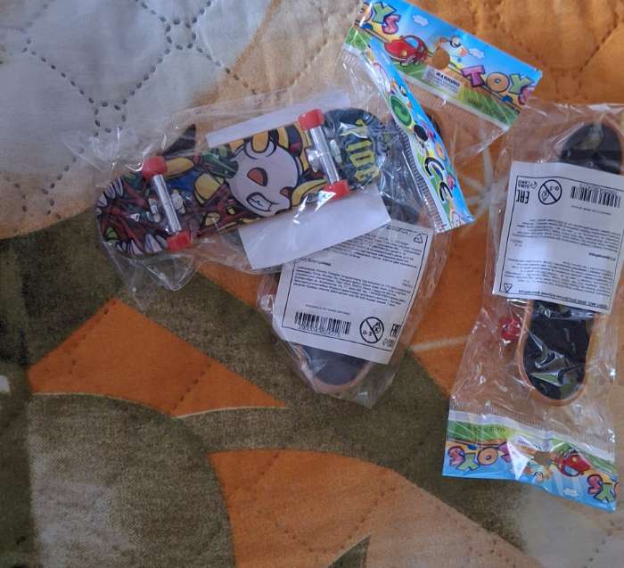 Фотография покупателя товара Пальчиковый скейт «Тони», со световыми эффектами, МИКС - Фото 1