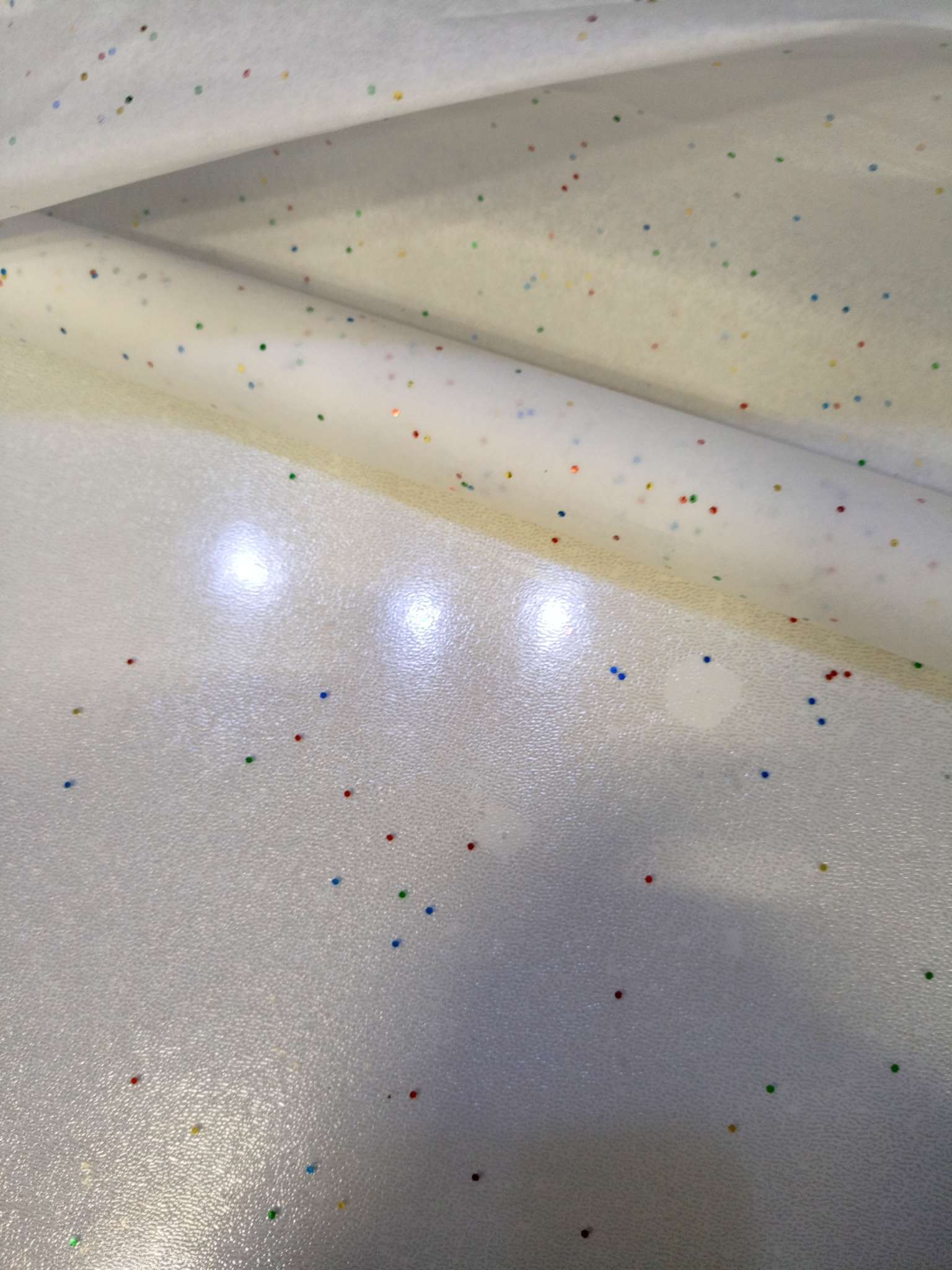 Фотография покупателя товара Бумага упаковочная тишью, «Конфетти», белая, 50 см×10 м ± 5% - Фото 2