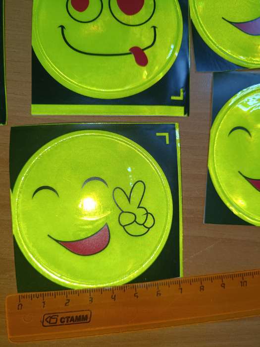 Фотография покупателя товара Светоотражающие наклейки «Смайлы», d=6.5 см, 6 шт. на листе, салатовые - Фото 1