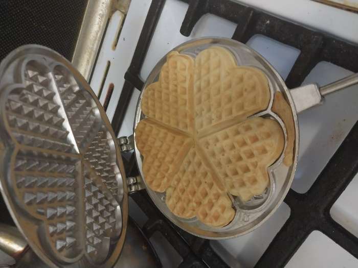 Фотография покупателя товара Вафельница Доляна «Венская вафля», d=18 см, алюминий - Фото 1