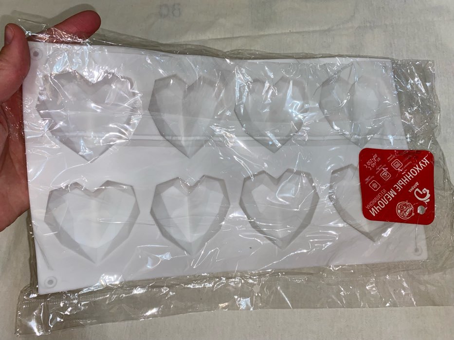 Фотография покупателя товара Форма для муссовых десертов и выпечки Доляна «Сердце. Геометрия», 29×17×2 см, 8 ячеек (6,5×6,3 см), цвет белый - Фото 4