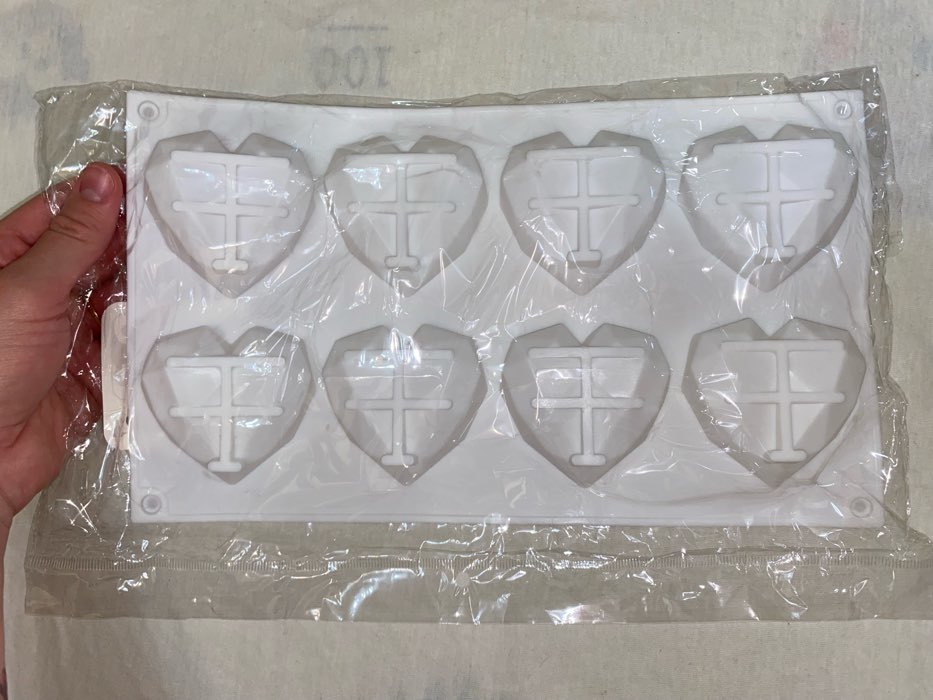 Фотография покупателя товара Форма для муссовых десертов и выпечки Доляна «Сердце. Геометрия», 29×17×2 см, 8 ячеек (6,5×6,3 см), цвет белый - Фото 2