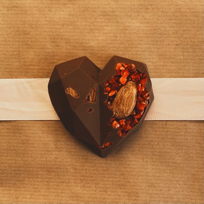 Фотография покупателя товара Форма для муссовых десертов и выпечки Доляна «Сердце. Геометрия», 29×17×2 см, 8 ячеек (6,5×6,3 см), цвет белый - Фото 3