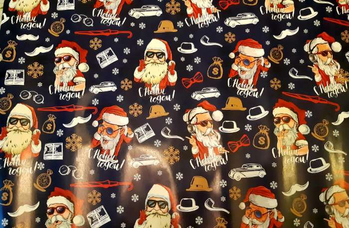 Фотография покупателя товара Бумага упаковочная новогодняя глянцевая «Кайфуша Санта», 50×70 см - Фото 1