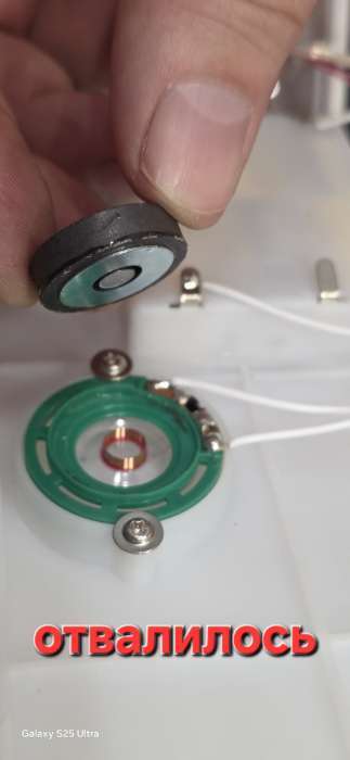 Фотография покупателя товара Светодиодная фигура «Чудесный камин», 26×10×18 см, музыка, от батареек ААх3, USB, свечение тёплое белое - Фото 8