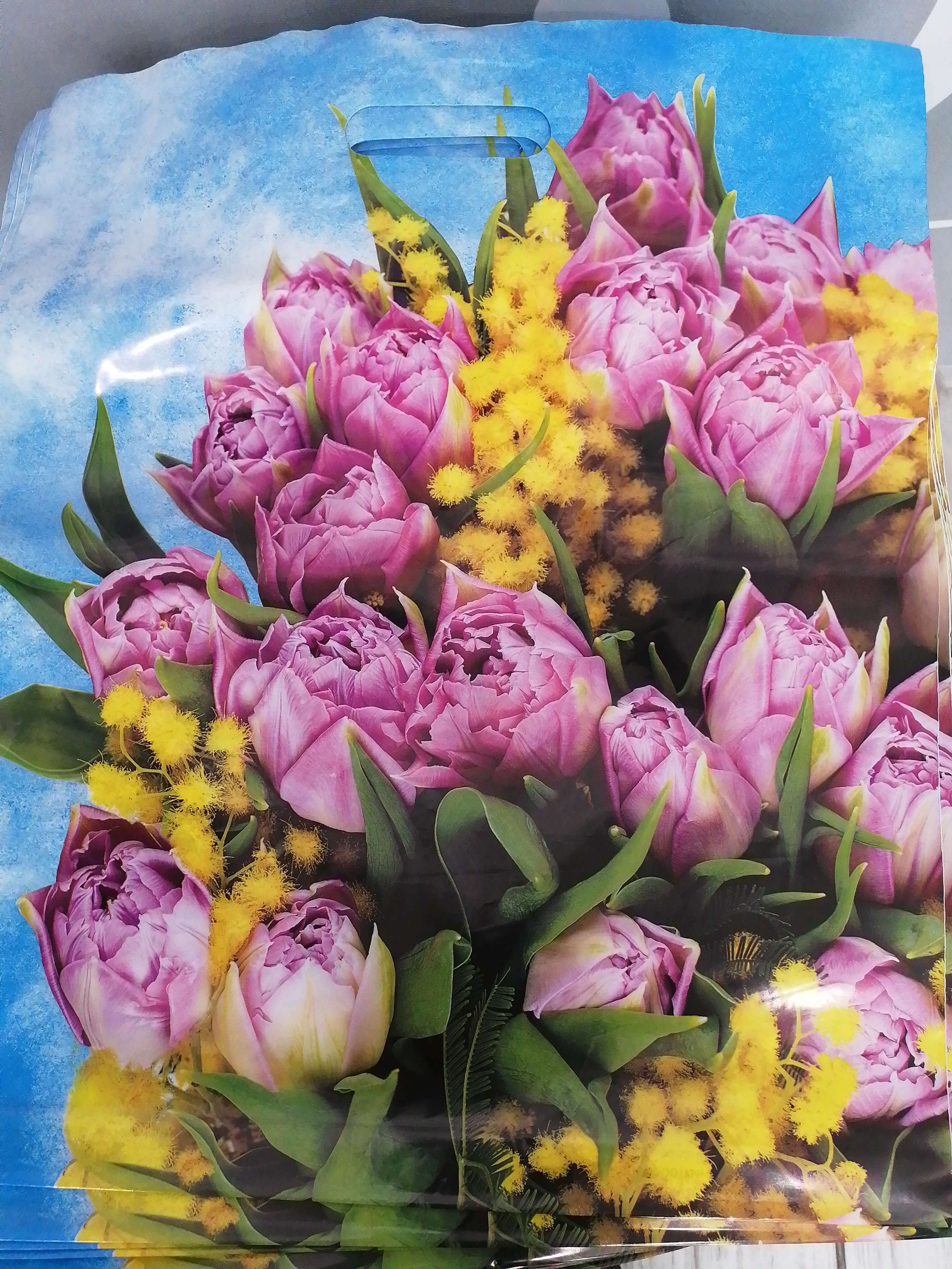 Фотография покупателя товара Пакет "Сиреневые тюльпаны", полиэтиленовый, с вырубной ручкой, 38 х 45 см, 60 мкм - Фото 1