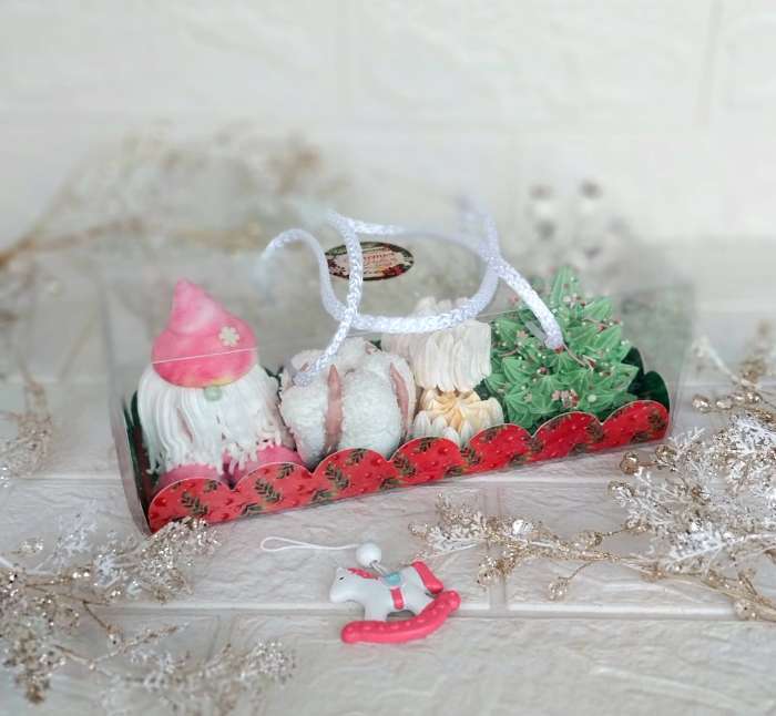 Фотография покупателя товара Коробка под рулет, упаковка, «Счастливого Нового года», 22.5×7.8×7.8 см - Фото 2