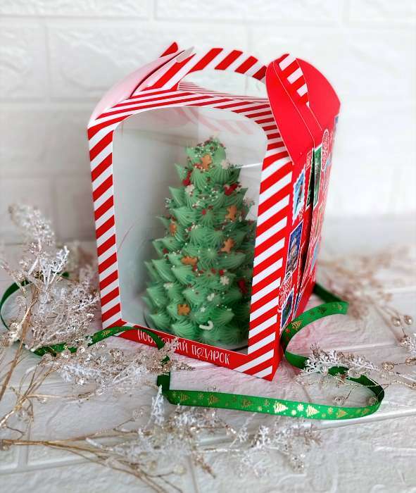 Фотография покупателя товара Коробка складная под маленький торт новогодняя «Роскошная ёлка», 15×15×18 см - Фото 5