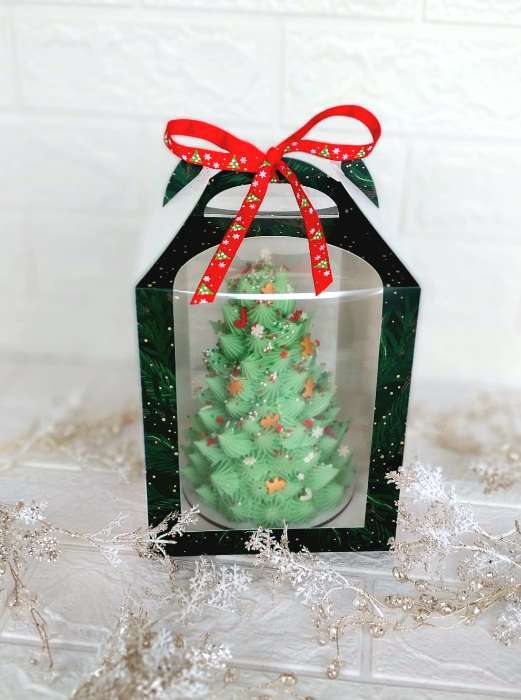 Фотография покупателя товара Коробка складная под маленький торт новогодняя «Роскошная ёлка», 15×15×18 см - Фото 3